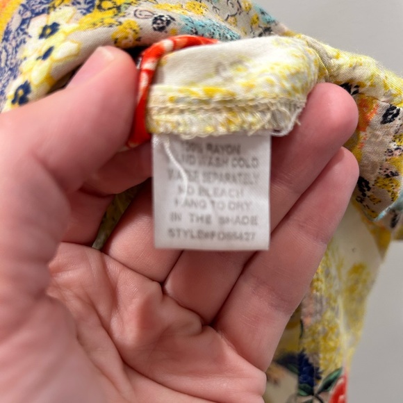 Charming Floral Sleeveless Top - Picture 5 of 6